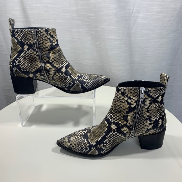 Everlane The Boss Boot Bootie in Snakeskin - Picture 2 of 6